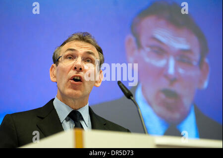 Feb 09, 2009 - Bruxelles, Belgique - Le Commissaire à l'Energie Andris PIEBALGS livre un discours au cours de la Semaine européenne de l'énergie durable conférence au siège de la Commission européenne à Bruxelles, Belgique, le lundi 9 février 2009. (Crédit Image : © Wiktor Dabkowski/ZUMA Press) Banque D'Images