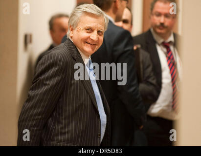 Feb 09, 2009 - Bruxelles, Belgique - Le Président de la Banque centrale européenne, Jean-Claude TRICHET au début d'une réunion des ministres des Finances de l'Eurogroupe à l'Union européenne siège à Bruxelles, Belgique, le lundi 9 février 2009. (Crédit Image : © Wiktor Dabkowski/ZUMA Press) Banque D'Images