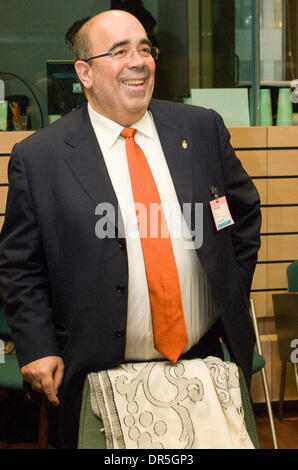 Nov 28, 2008 - Bruxelles, Belgique - Le ministre espagnol pour le développement rural, l'élevage, de la pêche et de la biodiversité de la Communauté autonome de Cantabrie JÉSUS MIGUEL ORIA à la pêche et agriculture conseil à l'administration centrale du Conseil européen à Bruxelles. (Crédit Image : © Wiktor Dabkowski/ZUMA Press) Banque D'Images