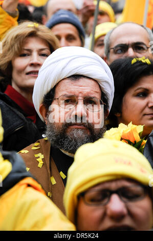 Jan 27, 2009 - Bruxelles, Belgique - Les partisans de Maryam Radjavi, Présidente élue de l'Organisation des moudjahidin du peuple d'Iran (OMPI) aile politique, le Conseil national de la résistance iranienne (CNRI), prendre part à un rassemblement iin Bruxelles. La rencontre intervient au lendemain de la ministres des affaires étrangères de l'UE a décidé de retirer l'Organisation des Moudjahidine du peuple d'Iran (OMPI), l'ami Banque D'Images