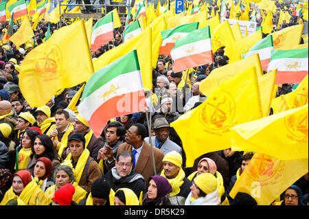 Jan 27, 2009 - Bruxelles, Belgique - Les partisans de Maryam Radjavi, Présidente élue de l'Organisation des moudjahidin du peuple d'Iran (OMPI) aile politique, le Conseil national de la résistance iranienne (CNRI), prendre part à un rassemblement iin Bruxelles. La rencontre intervient au lendemain de la ministres des affaires étrangères de l'UE a décidé de retirer l'Organisation des Moudjahidine du peuple d'Iran (OMPI), l'ami Banque D'Images