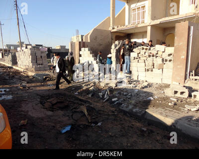 Kirkouk. 20 Jan, 2014. Photo prise le 20 janvier 2014, indique le site d'un attentat à la voiture piégée à Kirkouk, à quelque 250 km au nord de la capitale irakienne de Bagdad. Au moins 2 personnes ont été tués et 7 autres blessés dans un attentat à la voiture piégée à Kirkouk le dimanche. Credit : Dena Assad/Xinhua/Alamy Live News Banque D'Images