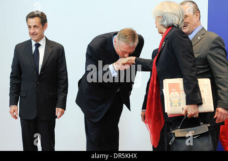 Mar 19, 2009 - Bruxelles, Belgique - Le président français Nicolas Sarkozy (à gauche), le premier ministre tchèque Mirek Topolanek (centre), et la ministre française des Finances Christine LAGARDE (à droite) se réunira avant le sommet de l'Union européenne. (Crédit Image : © Wiktor Dabkowski/ZUMA Press) Banque D'Images