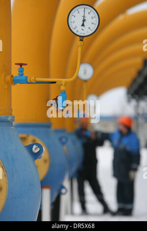 Jan 09, 2009 - Bélarus - Gazoduc Yamal-Europe Gazoduc. Sur la photo : la station de compression de gaz 'Nesvizhskaya' sur le territoire de la Biélorussie le gazoduc Yamal-Europe Gazoduc de transit d'une longueur totale d'environ 4 000 km qui relient l'Europe de l'ouest avec de riches gisements de gaz naturel sur la péninsule de Yamal. (Crédit Image : © PhotoXpress/ZUMA Press) RESTRICTIONS : * l'Amérique du Nord et du sud de l'Homme Banque D'Images