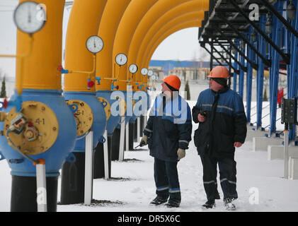 Jan 09, 2009 - Bélarus - Gazoduc Yamal-Europe Gazoduc. Sur la photo : la station de compression de gaz 'Nesvizhskaya' sur le territoire de la Biélorussie le gazoduc Yamal-Europe Gazoduc de transit d'une longueur totale d'environ 4 000 km qui relient l'Europe de l'ouest avec de riches gisements de gaz naturel sur la péninsule de Yamal. (Crédit Image : © PhotoXpress/ZUMA Press) RESTRICTIONS : * l'Amérique du Nord et du sud de l'Homme Banque D'Images