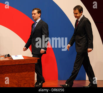 Mar 02, 2009 - Madrid, Espagne - Le président russe Dmitri Medvedev (G) et le Premier Ministre espagnol Luis RODRIGUEZ ZAPATERO à l'Russia-Spain Forum à Madrid. (Crédit Image : © PhotoXpress/ZUMA Press) RESTRICTIONS : * l'Amérique du Nord et du sud de l'homme seulement * Banque D'Images