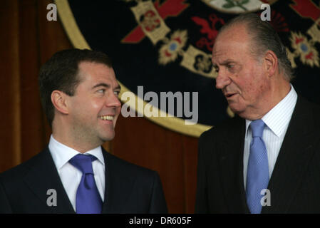 Mar 02, 2009 - Madrid, Espagne - Le président russe Dimitri Medvedev et le roi d'Espagne JUAN CARLOS I réunion au palais de la Zarzuela, résidence officielle du roi et de la Reine d'Espagne. (Crédit Image : © PhotoXpress/ZUMA Press) RESTRICTIONS : * l'Amérique du Nord et du sud de l'homme seulement * Banque D'Images