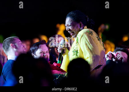 Apr 02, 2009 - Moscou, Russie - chanteur des années 70 disco band Boney M. LIZ MITCHELL effectue en direct durant un concert à Moscou. (Crédit Image : © PhotoXpress/ZUMA Press) RESTRICTIONS : * l'Amérique du Nord et du sud de l'homme seulement * Banque D'Images