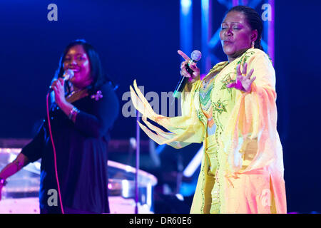 Apr 02, 2009 - Moscou, Russie - chanteur des années 70 disco band Boney M. LIZ MITCHELL effectue en direct durant un concert à Moscou. (Crédit Image : © PhotoXpress/ZUMA Press) RESTRICTIONS : * l'Amérique du Nord et du sud de l'homme seulement * Banque D'Images