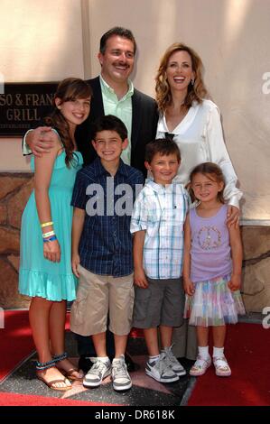 J14215CHW.''Marlee Matlin'' à l'Honneur avec étoile sur le Hollywood Walk of Fame de Hollywood Hollywood Blvd, .ca, .05/06/09 .Marlee Matlin ET MARI KEVIN GRANDALSKI AVEC FILLES SARA ROSE ET ISABELLE ET FILS BRANDON ET TYLER .Photo : H. Clinton-Wallace-Photomundo Globe Photos Inc Â©2009 (Crédit Image : © Clinton Wallace/Photos/ZUMAPRESS.com) Globe Banque D'Images