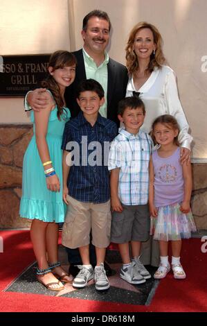 J14215CHW.''Marlee Matlin'' à l'Honneur avec étoile sur le Hollywood Walk of Fame de Hollywood Hollywood Blvd, .ca, .05/06/09 .Marlee Matlin ET MARI KEVIN GRANDALSKI AVEC FILLES SARA ROSE ET ISABELLE ET FILS BRANDON ET TYLER .Photo : H. Clinton-Wallace-Photomundo Globe Photos Inc Â©2009 (Crédit Image : © Clinton Wallace/Photos/ZUMAPRESS.com) Globe Banque D'Images