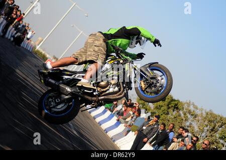 Le Caire, Égypte. 18 janvier, 2014. Les motards ZoneÃ¢ ?Â Expo & Show est la première et la seule dédiée égyptien Bike (vélo et moto) événement. L'événement accueille la dernière dans les sports motos, des croiseurs, des vélos sur mesure, hors route/urbain tous les véhicules tout terrain (VTT), d'accessoires de moto, des produits connexes, ainsi que des vêtements. En complément d'une large gamme de divertissements pour tous. © Nameer Galal/NurPhoto ZUMAPRESS.com/Alamy/Live News Banque D'Images