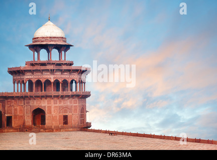 Tour du Fort, détail d'architecture du Taj Mahal à Agra, Inde complexe Banque D'Images