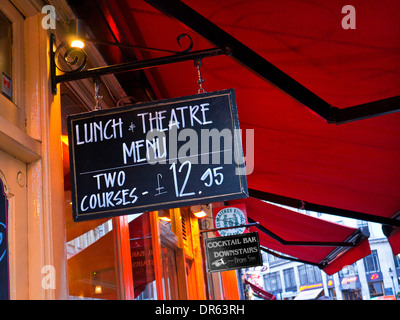 Blackboard menu théâtre Restaurant à Covent Garden London Banque D'Images