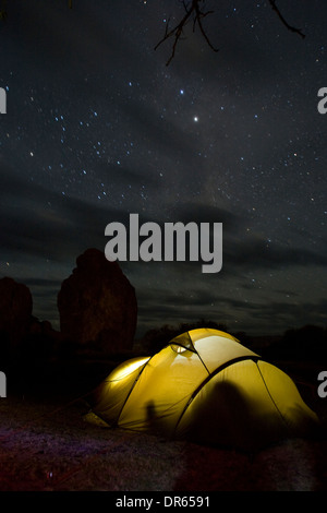 Camping sous les étoiles dans la Piedra Parada, Argentine Banque D'Images