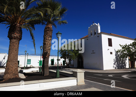 Église de Nuestra Señora de los Remedios, Plaza de los Remedios, Yaiza, Lanzarote, îles canaries, espagne Banque D'Images