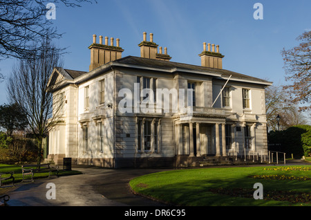 Ward End Park House, également connu sous le nom de la Maison Blanche, est administré par Birmingham City Council Banque D'Images