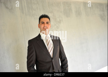 Les jeunes, l'auto-confident businessman Banque D'Images