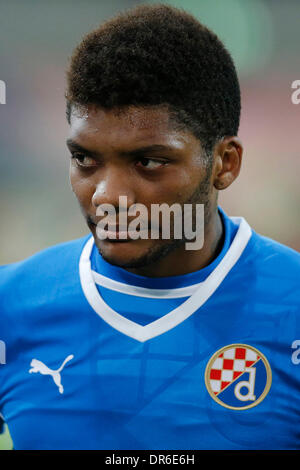 Düsseldorf, Allemagne. 19 juillet, 2014. Football, Tournoi de Football Préparation Stadtwerke Düsseldorf Wintercup 2014 le 19 janvier 2014 dans le stade Esprit-Arena à Duesseldorf Bayer Leverkusen : Dinamo Zagreb 1-0 FERNANDES Junior Photo : Norbert Schmidt/Alamy Live News Banque D'Images