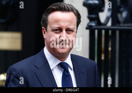 Le premier ministre David Cameron quitte Downing Street Banque D'Images