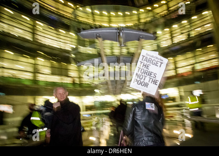 Protestation contre avantages Street UK TV show en dehors de Channel 4 à Londres Banque D'Images