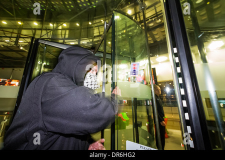 Protestation contre avantages Street UK TV show en dehors de Channel 4 à Londres Banque D'Images