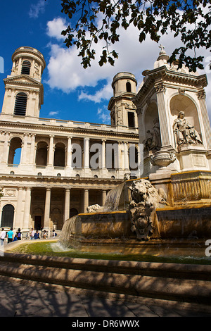 Fontaine et église Saint Sulpice à Paris, France Banque D'Images