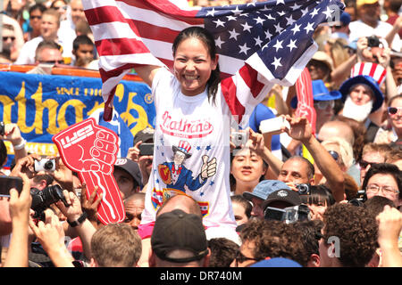 Sonya Thomas Nathan's 2012 Quatrième de juillet Hot Dog eating contest tenue à Coney Island, Brooklyn, New York City - 04.07.12 Banque D'Images