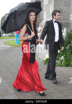 Karen Fitzpatrick et invité au mariage d'Aoife modèle Cogan et rugby star Gordon D'Arcy, qui a eu lieu à la Cathédrale Saint Macartan Monaghan, Irlande - 06.07.12 Banque D'Images