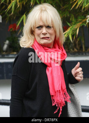 Sherrie Hewson en dehors de l'ITV studios London, England - 11.06.12 Banque D'Images