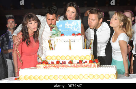 Hunter Tylo, Don Diamont, Jacqueline MacInnes Wood, Scott Clifton et Kimberly Matula assister à une fête pour célébrer 25 ans de l'opéra de savon 'Gloire et Beauté' à la Montecarlo Bay Hotel Monte Carlo - 11.06.12 **disponible pour publication au Royaume-Uni, l'Espagne, l'Allemagne, la France, la Suisse, le Portugal, l'Autriche, la Russie, le Portugal. Pas disponible pour publication dans le reste de la w Banque D'Images