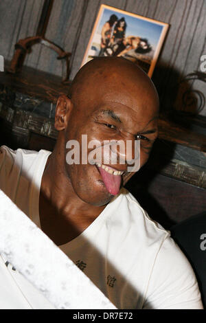 Mike Tyson assiste à un événement à 'Kiss' Mini-golf à Las Vegas Las Vegas, Nevada - 13.06.12 Banque D'Images