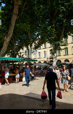 Marché du matin à la place Richelme, Aix-en-Provence, France Banque D'Images