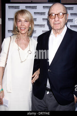 Elaine Joyce et Neil Simon soirée d'ouverture de la pièce de Broadway 'Harvey' au Studio 54 arrivées - New York City, USA - 14.06.12 Banque D'Images