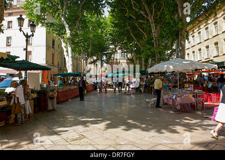 Marché du matin à la place Richelme, Aix-en-Provence, France Banque D'Images