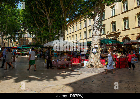 Marché du matin à la place Richelme, Aix-en-Provence, France Banque D'Images