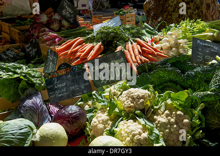 Marché du matin à la place Richelme, Aix-en-Provence, France Banque D'Images