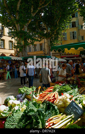 Marché du matin à la place Richelme, Aix-en-Provence, France Banque D'Images