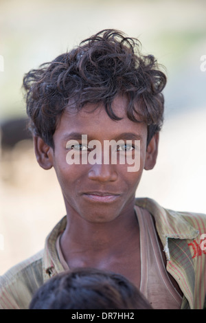 Les jeunes garçons, fils d'agriculteur de subsistance dans les Sunderbans, Ganges, Delta, l'Inde, la région est très faible élévation et vulnérables à la montée du niveau de la mer. Banque D'Images