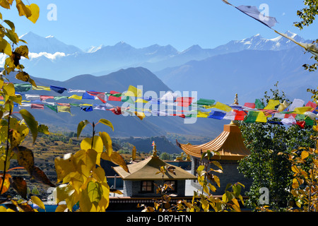 Nouveau monastère bouddhiste (2011) dans l'Himalaya, près de l'Annapurna à Muktinath, Népal Banque D'Images