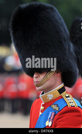 Le prince William, duc de Cambridge assiste à la parade 2012 La couleur cérémonie à la Horse Guards Parade pour célébrer l'anniversaire de la reine à Londres, Angleterre - 16.06.12 Banque D'Images