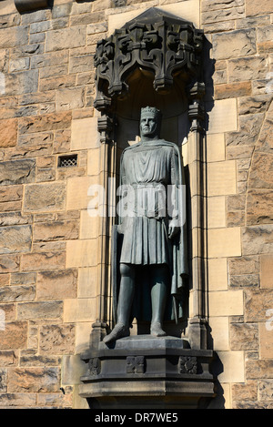 Statue de Robert I ou Robert the Bruce dans le château d'Édimbourg, Edinburgh, Ecosse, Royaume-Uni Banque D'Images