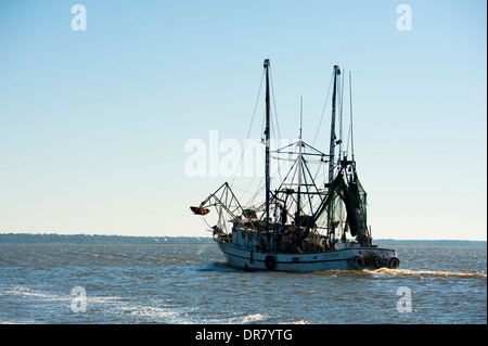 USA Mississippi MS Bateau Crevette du golfe du Mexique vers la mer après le déversement de pétrole de BP Banque D'Images