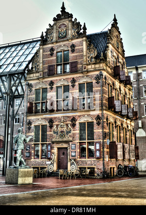 Or Goudkantoor (bureau) sur la Grand Place (place principale) de Groningen, Pays-Bas Banque D'Images