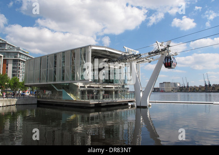 Station Dock Royal Emirates, le terminus nord de la téléphérique Thames River Crossing. Banque D'Images