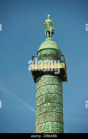 La colonne de bronze à la Place Vendôme, Paris, France Banque D'Images