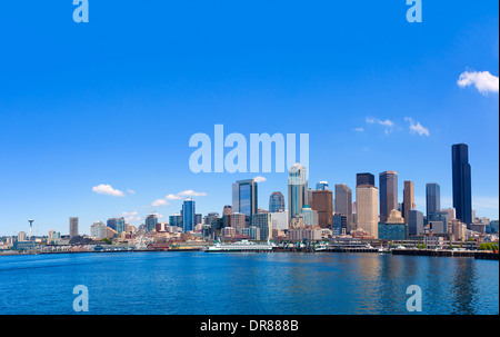 Le centre-ville et le bord de l'eau à partir d'un district port Argosy bateau de croisière, Seattle, Washington, USA Banque D'Images