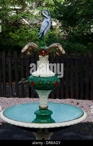 Fontaine ouvragée à la gare de Pitlochry en Ecosse. Banque D'Images