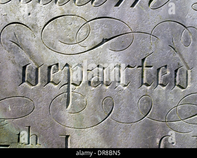 Close-up of ornate cursive gravée sur pierre tombale, St Mary's Churchyard, Melton Mowbray, Leicestershire, England, UK Banque D'Images