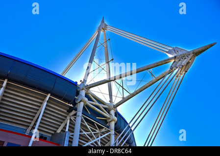 Le Millennium Stadium (Stadiwm y Mileniwm : gallois) est le stade national du pays de Galles, situé dans la capitale, Cardiff Banque D'Images